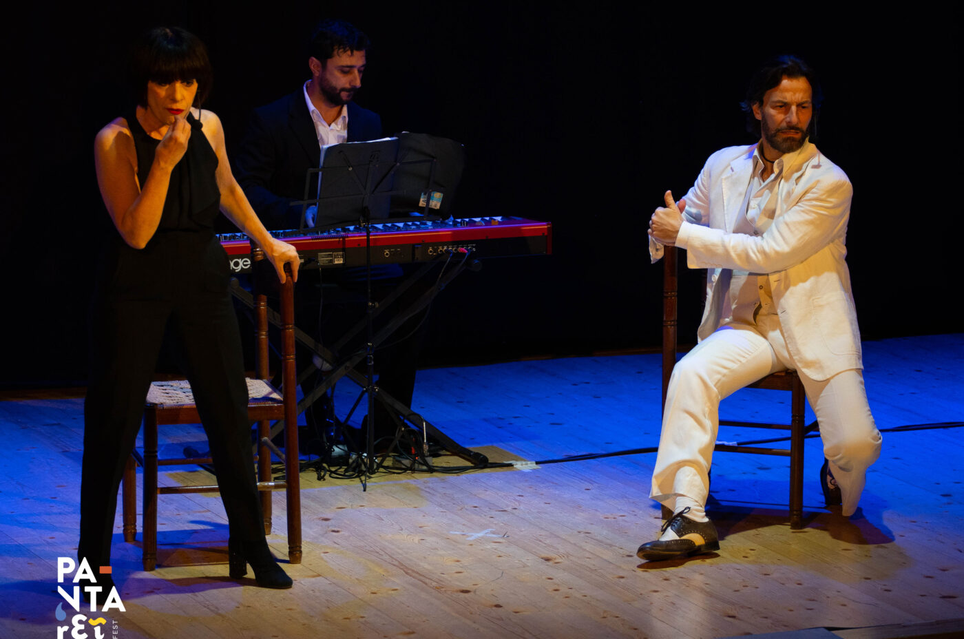 “Sfogliatelle e Altre Storie d’Amore”: La Napoli della Belle Époque sul palco del “Troisi” di Casalbuono.
